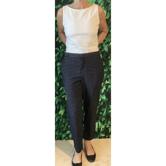 White House Black Market Sleeveless Textured White Top – Size Small - Picture 2 of 6